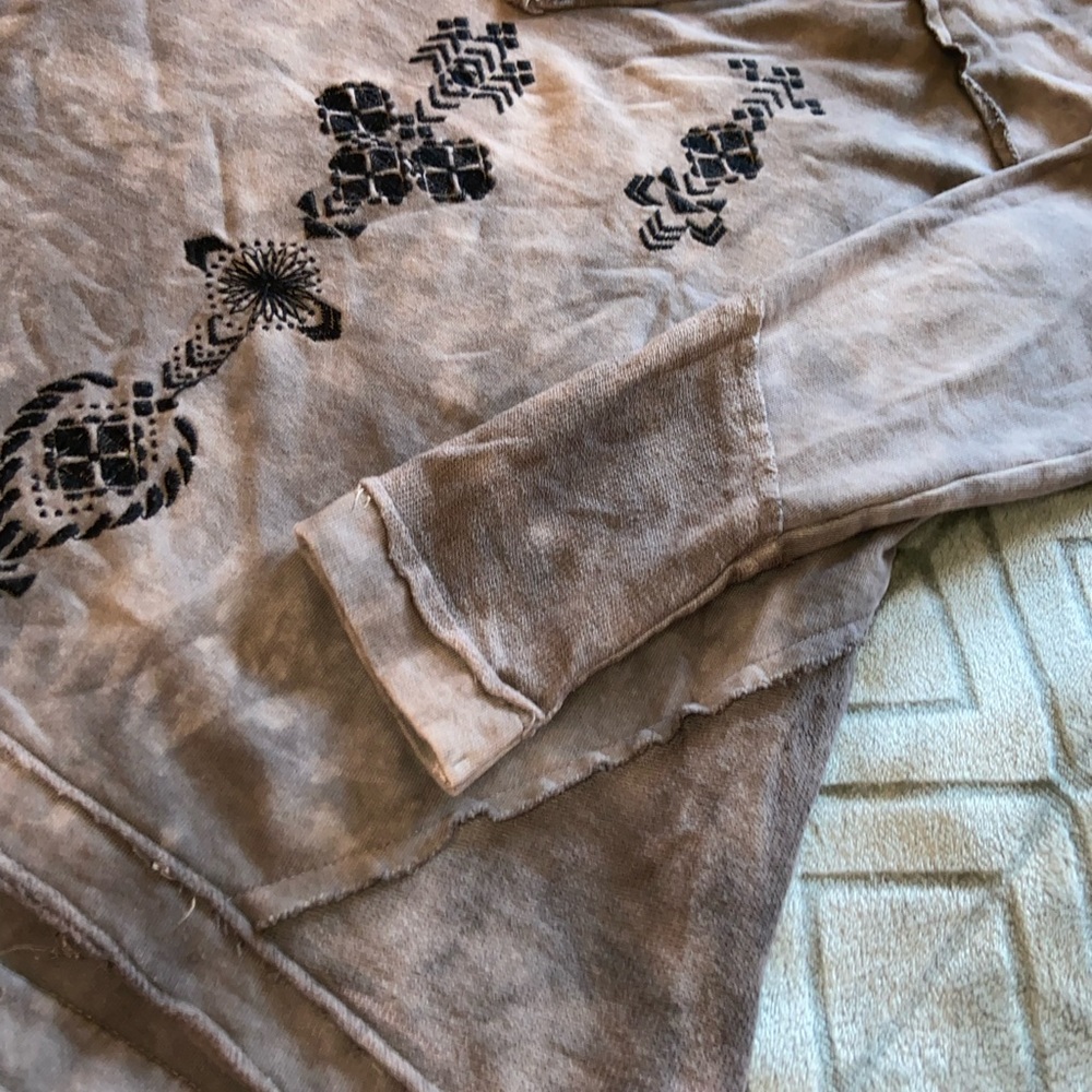 Free People☮️ -v-neck raw edges black embroidery on tie dye pull over sweatshirt - Picture 2 of 7